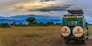 Safari Jeep Uganda (credit: Thorsten Hanewald)
