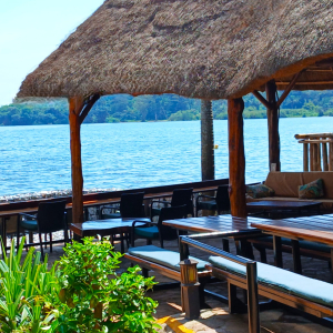 Bar am Wasser