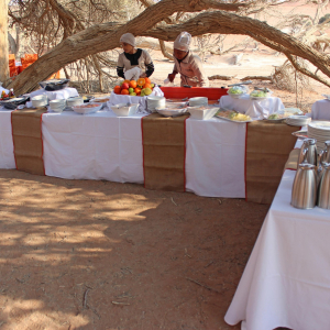 Sossusvlei_frühstück_buffet_desertquivercamp
