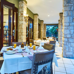 frühstück_terrasse_okaukuejoresort