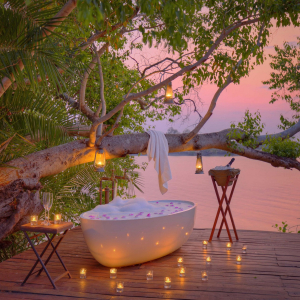 badewanne_auf_der_terrasse_coupleszelt