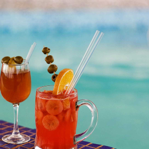 Cocktails am Pool