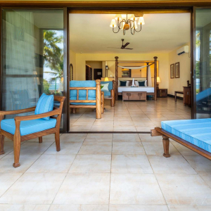 Terrasse & Einblick in das Zimmer